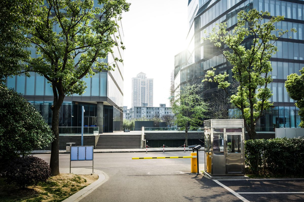 Автоматизация парковки бизнес-центра SmartGate в Казахстане